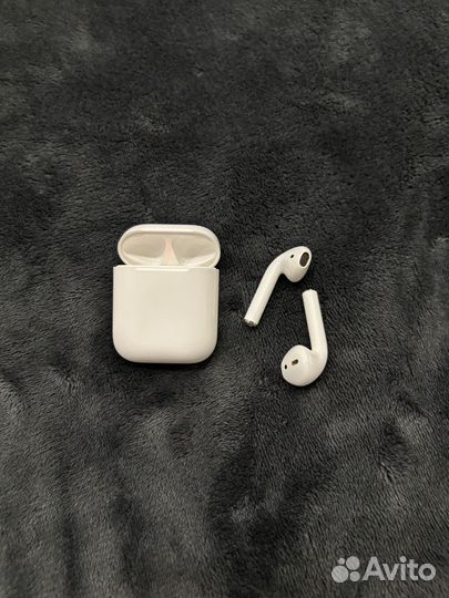 Беспроводные наушники apple airpods 1