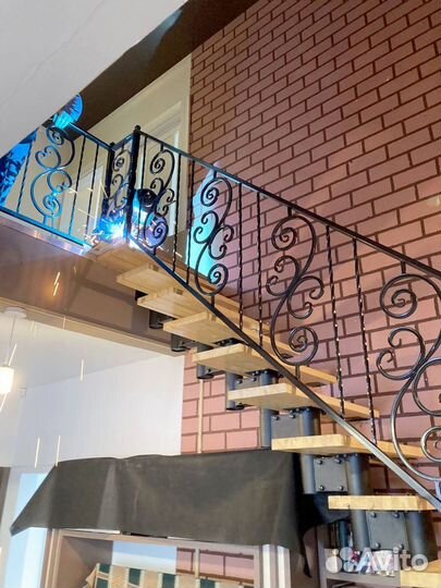 Лестница на металлокаркасе