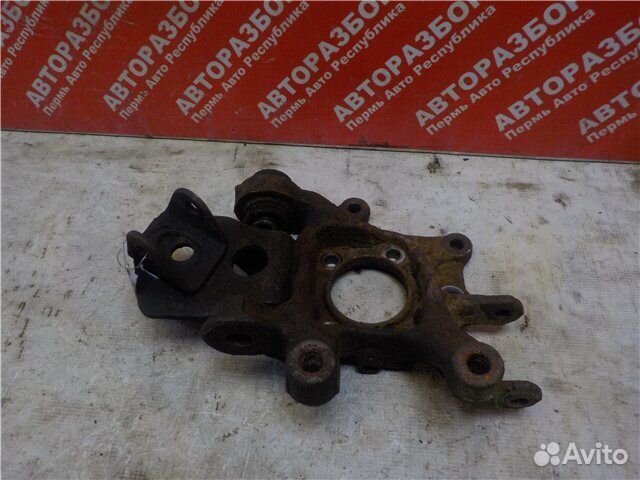 Кулак задний левый Toyota Rav 4 2006-2013