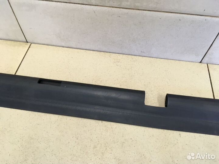 Уплотнитель (внутри) Hi Lux 2015