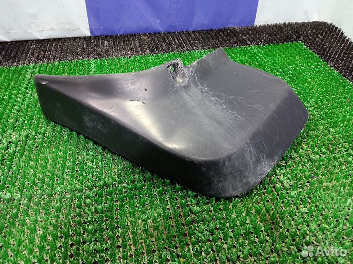 Брызговик задний левый Mitsubishi L200