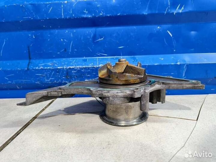 Помпа водяная Volkswagen Touareg 1 4.2 AXQ 2004