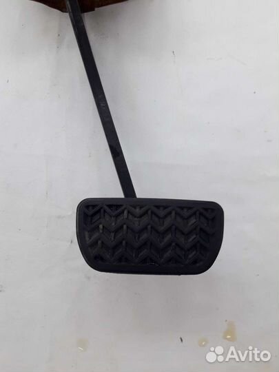 Педаль тормоза Toyota Avensis T250