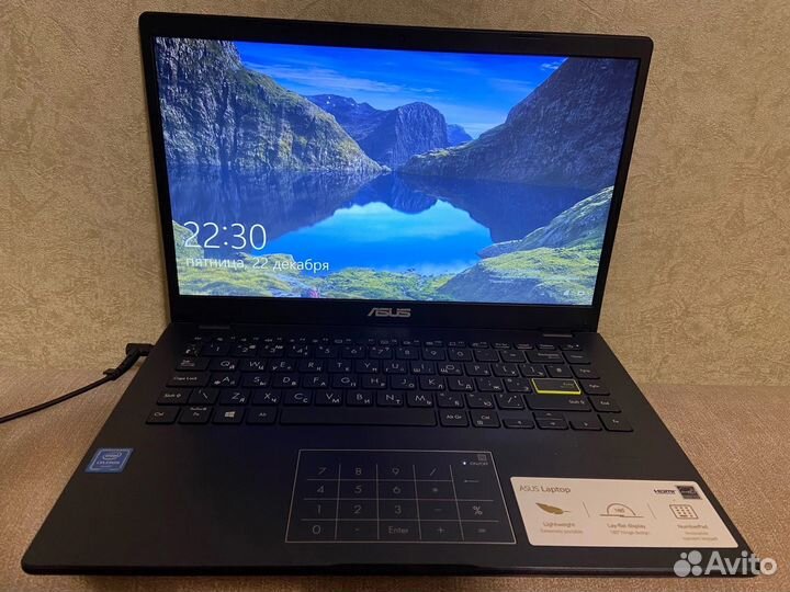 Asus vivobook 14