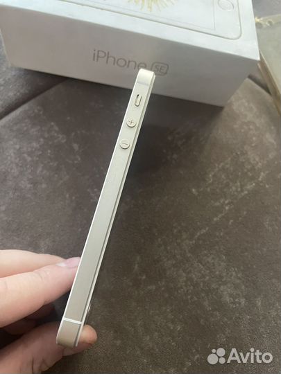 Телефон iPhone se