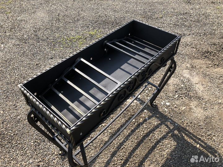 Мангал с откидными столиками