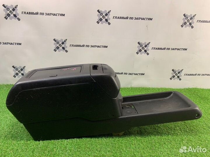 Подлокотник Toyota Harrier ACU10W 2AZ-FE 2001