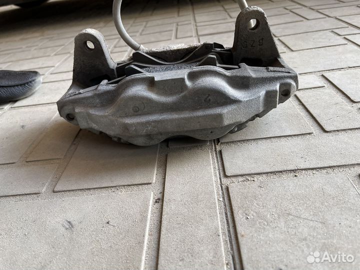 Тормозные диски с супортами передние б/у