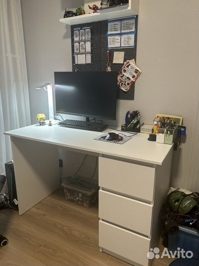 Стол письменый Hoff