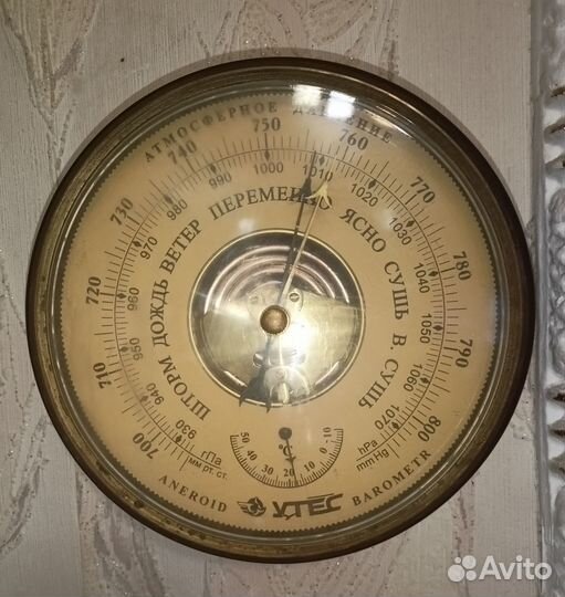 Настенный анероидный барометр с термометром 