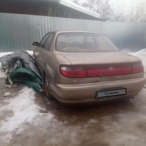 Toyota Carina 1.8 AT, 1992, битый, 200 000 км, с пробегом, цена 45 000 руб.