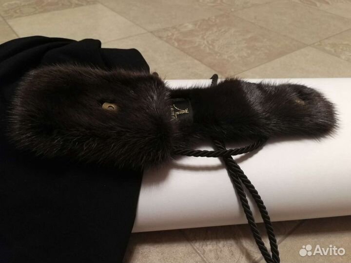 Меховой чехол-сумочка для телефона