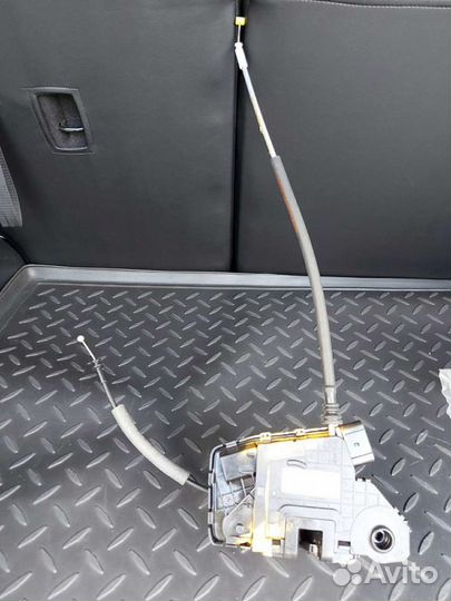 Замок на левую,переднюю дверь кia sportage