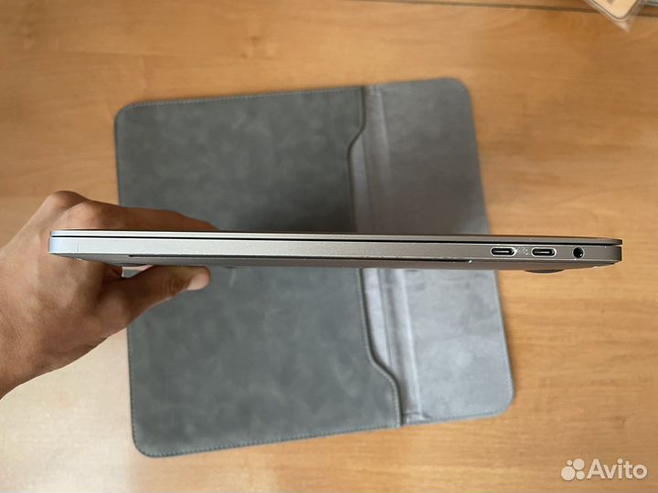 Macbook pro 13 touch bar i7 16gb 2017