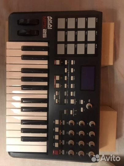 Миди-клавиатура akai PRO MPK25
