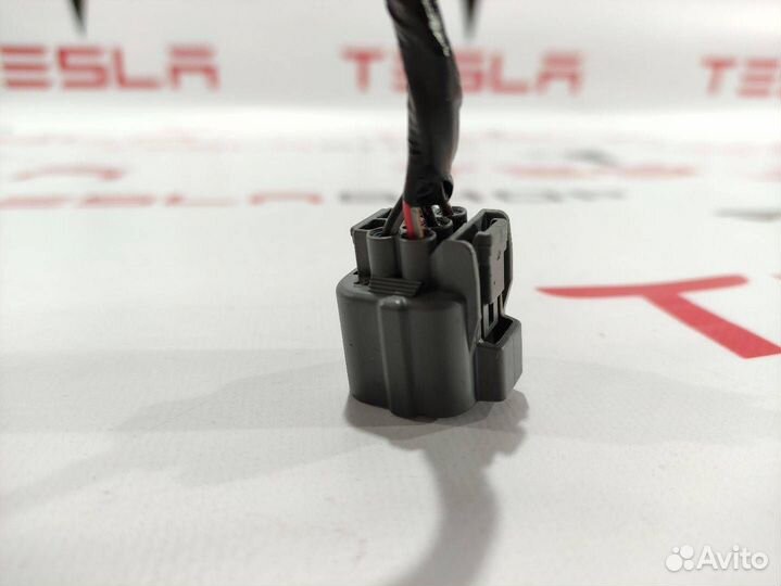 Разъем (фишка) проводки Tesla Model S 2015