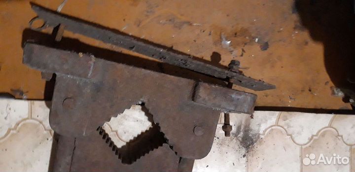 Тиски для труб