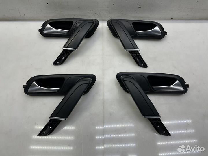 Ручка обшивки двери L/R VW Passat CC