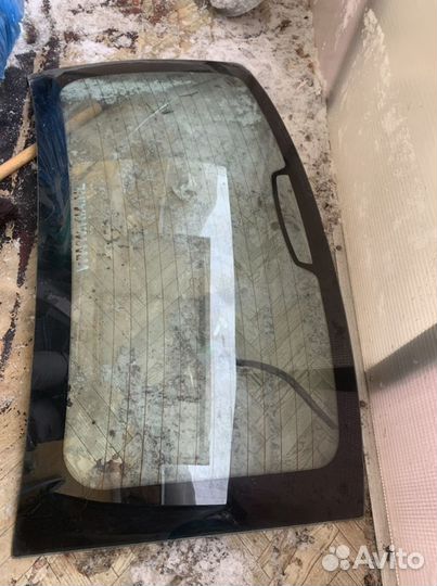 Заднее стекло на Киа Рио Kia Rio 2004 года выпуска