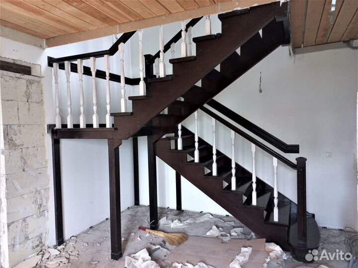 Деревянная лестница для дома на второй этаж
