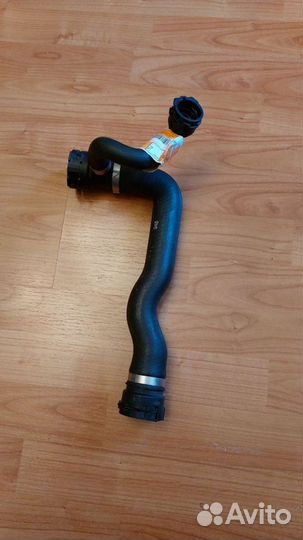 Новый верхний патрубок радиатора охлаждения Bmw