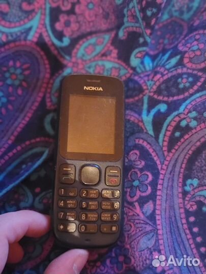 Nokia 100