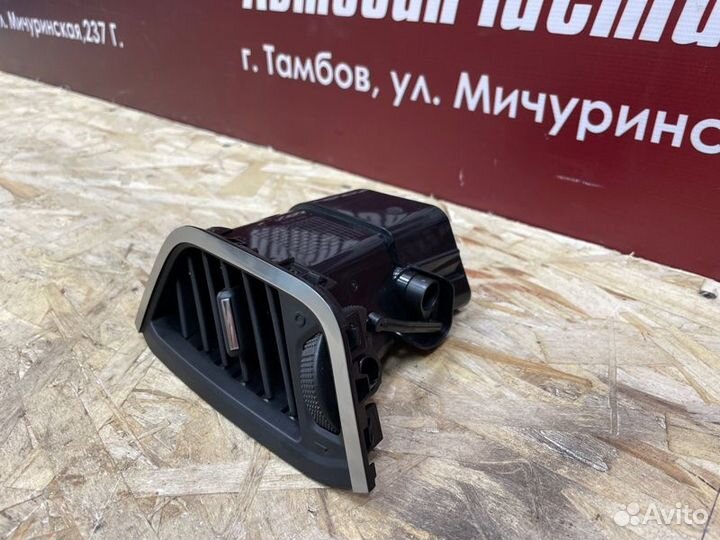 Воздушный дефлектор салона левый LADA X-Ray