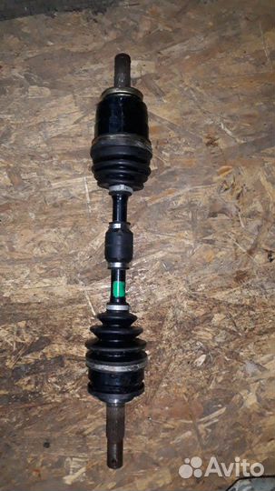 Привод левый на Nissan Primera P11