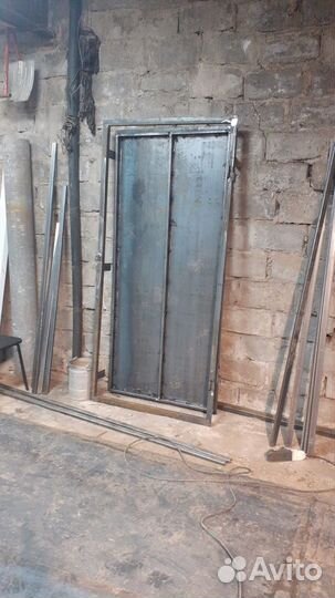 Технические двери (металлические) для дома, гаража