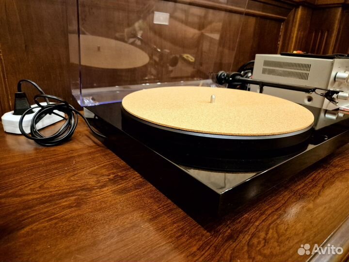 Pro-Ject Debut Carbon Проигрыватель винила