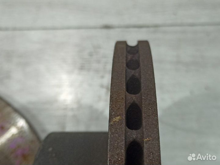 Тормозной диск передний Bmw 525I E39 M54B25