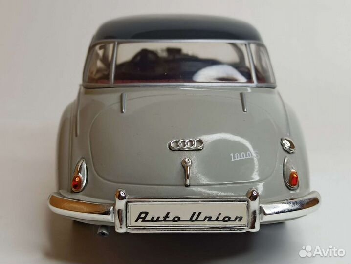 Auto Union 1960 Audi 1000 S Coupe 1:18 Revell