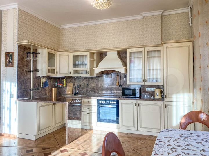 2-к. квартира, 70 м², 4/8 эт.