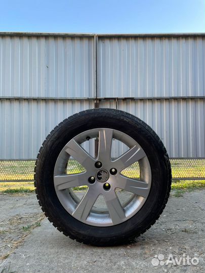 Bridgestone Blizzak Spike-02 215/55 R16