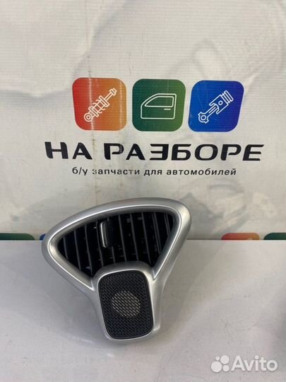 Дефлектор на торпедо правый Kia Soul SK3 G4FG 2020