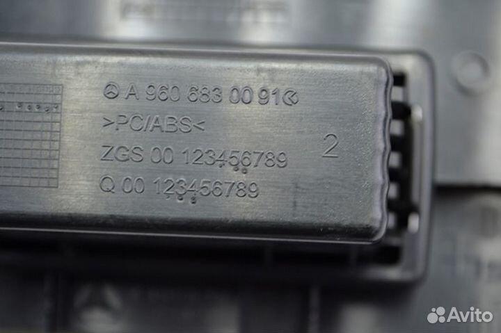 Пластиковая крышка торпеды mercedes-benz Actros MP