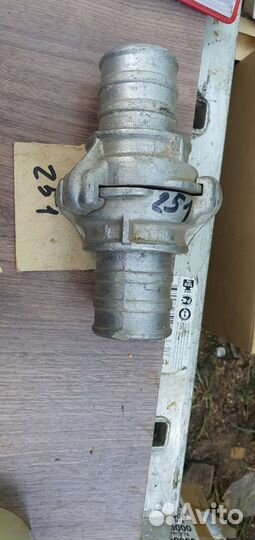 Соединитель пожарного шланга