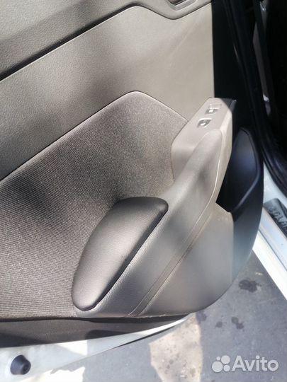 Подлокотники на задние двери Hyundai solaris 17