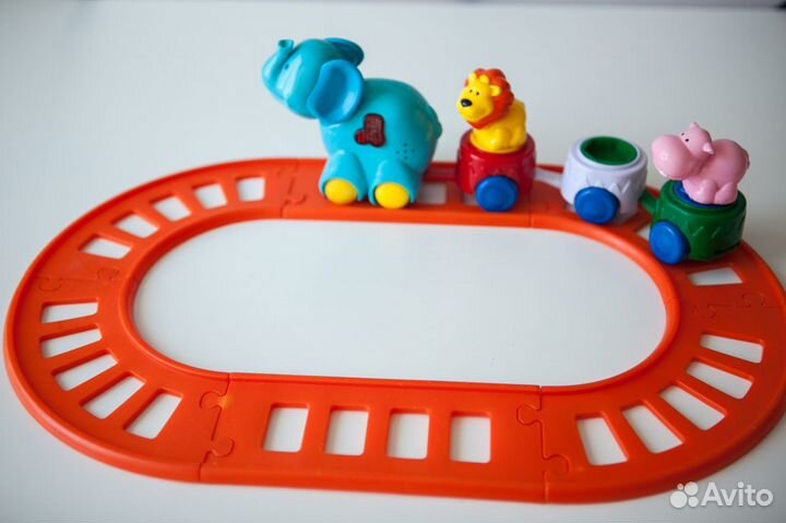 Паровозик на батарейках-сортер