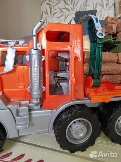 Машина лесовоз 