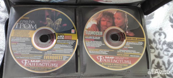 Кейс с CD и DVD дисками на разные темы