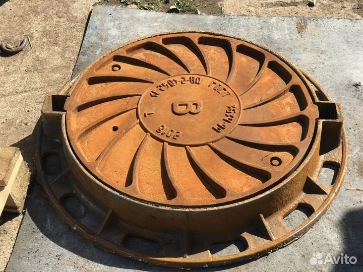 Люк чугунный канализационный