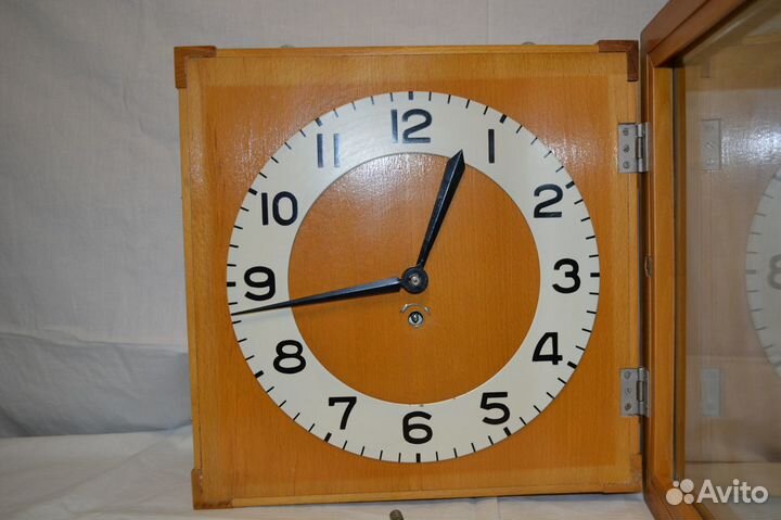 Настенные кабинетные часы СССР
