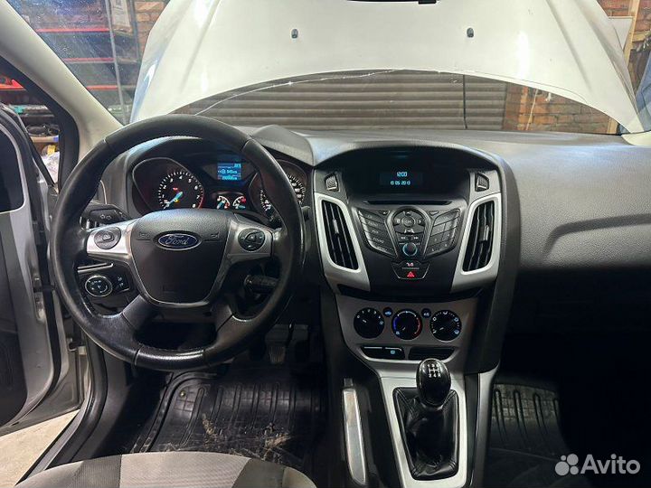 Уплотнитель багажника Ford Focus 3 2.0L duratec DI