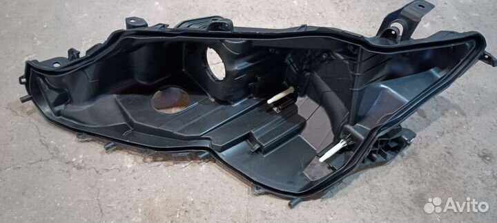 Корпус фары левый Камри v70
