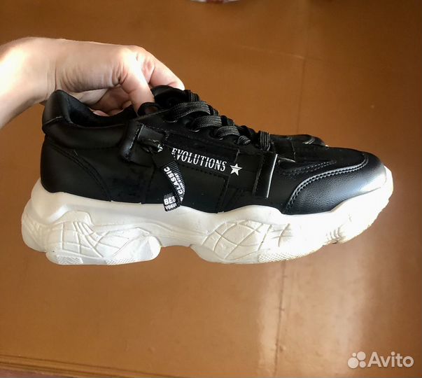 Кроссовки женские 38 размер