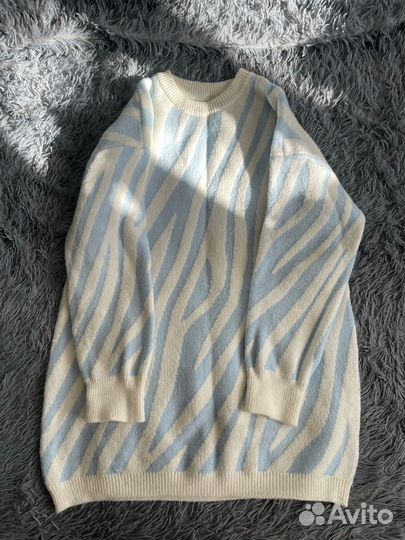 Вязаное платье свитер