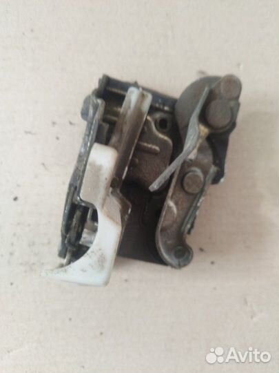 Замок боковой двери задний правый Mercedes-Benz