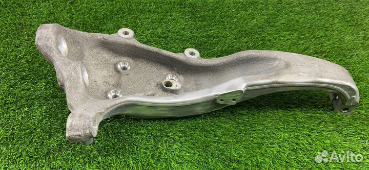 Кулак передний левый BMW F06 F10 F11 F12 F13