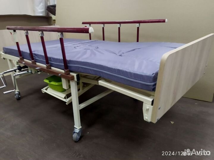 Медицинская кровать для инвалидов